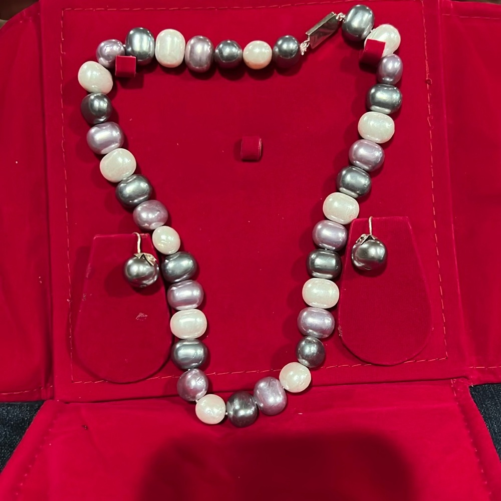 Beautiful multi-color Beaded jewelry includes necklace and earrings